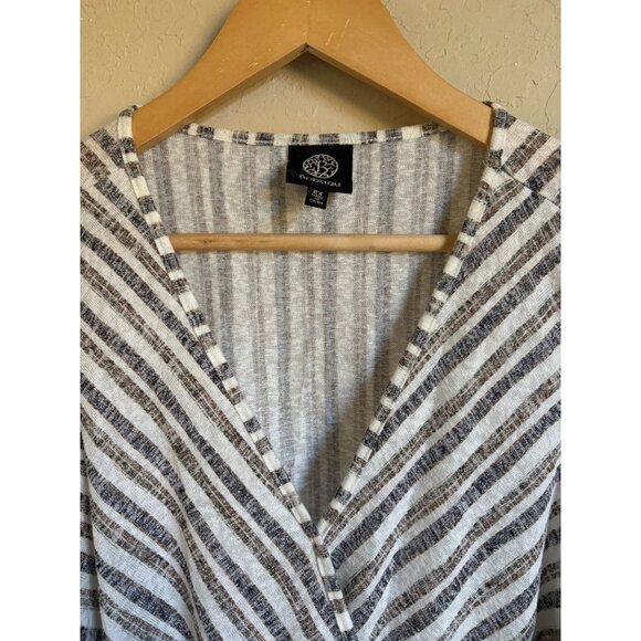 Bobeau 2X Striped Tie Front Faux Wrap Sleeveless Top - Picture 4 of 9